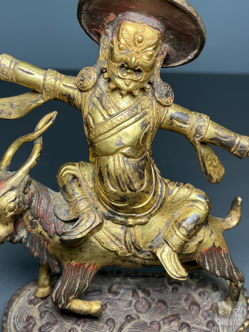 清早期  铜鎏金吉祥天母像 - 图5